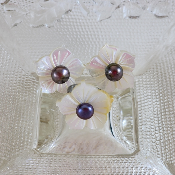 Ring and Earrings Set - Picture 2 of 3